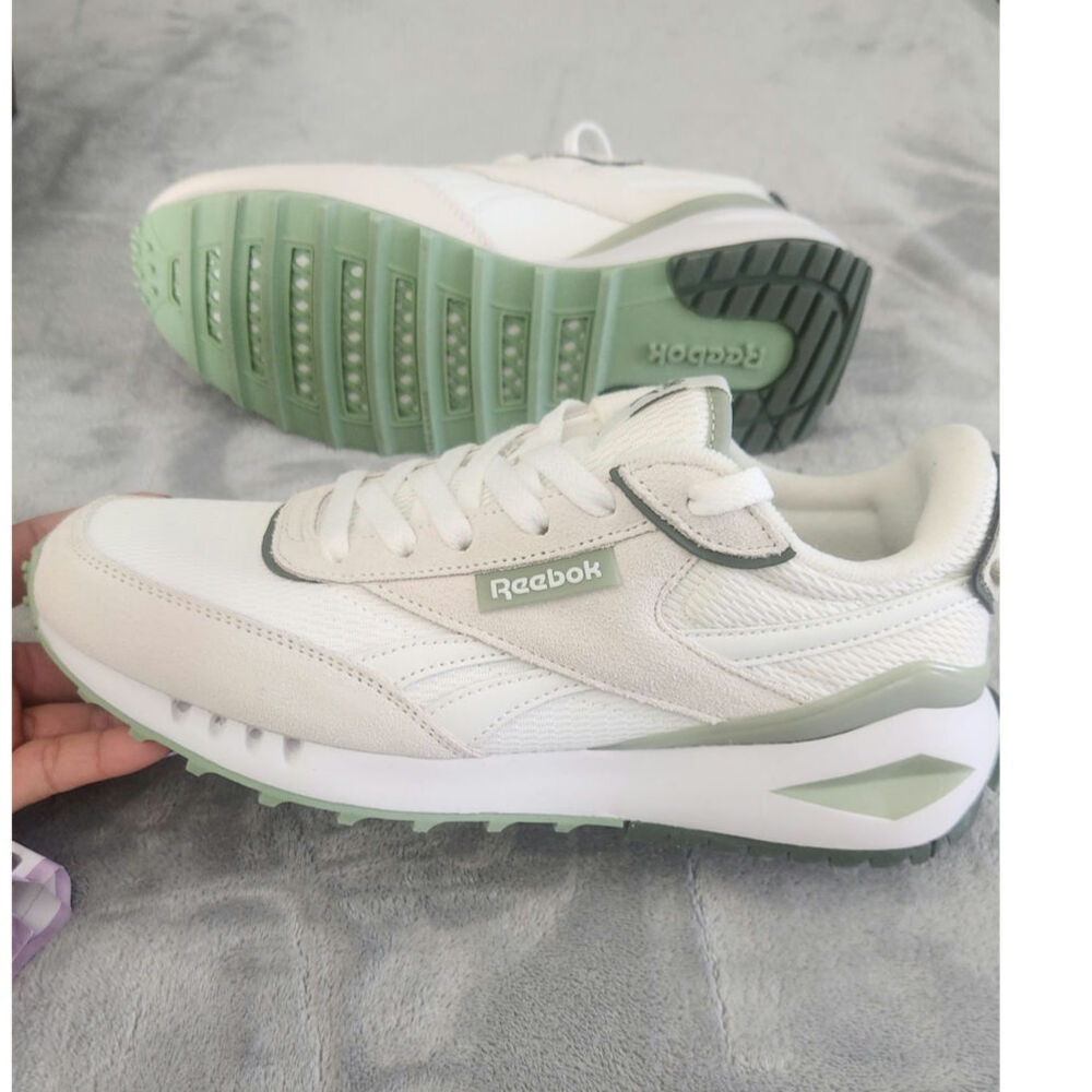 Reebok Forte Racer Dark-green cream white Women's size 8
